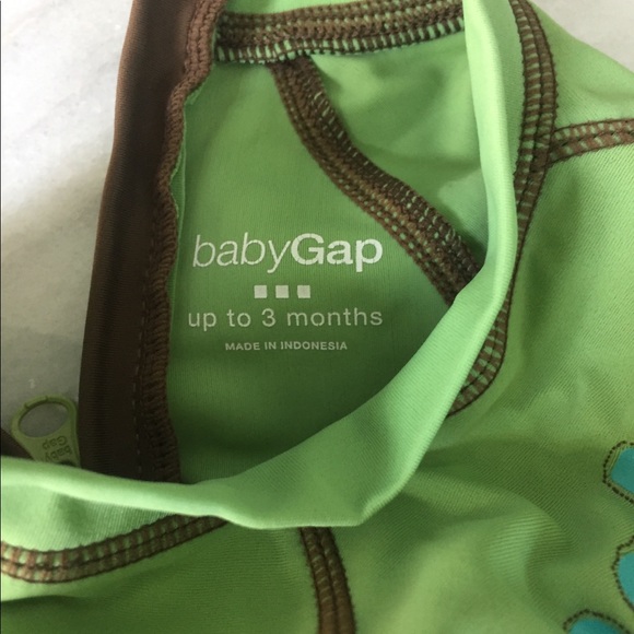 Gap rash guard/ swim shirt - Picture 5 of 5